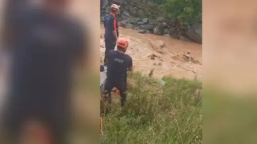 Dere yatağında mahsur kalan iki kardeş kurtarıldı