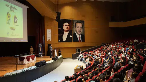 Yazarlar minik edebiyatseverlerle bir araya geldi
