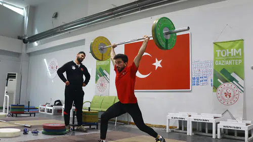 Milli Halterci Harun Algül'ün hedefi dördüncü Avrupa şampiyonluğu