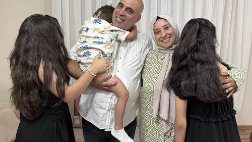 Koruyucu aile, ikisi kardeş üç çocuğa yuva oldu