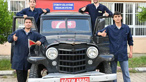 Hurdaya ayrılan klasik kamyonete öğrenci dokunuşu