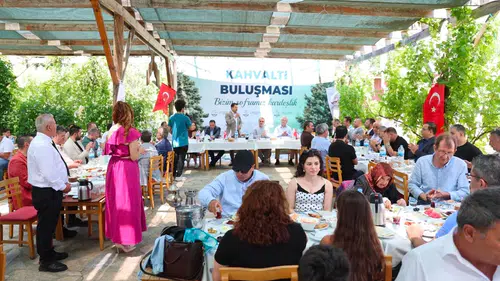 İzmir'de Kahramanmaraşlılar kahvaltı programında bir araya geldi