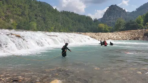 Antalya'da çayda akıntıya kapılan kişi kayboldu