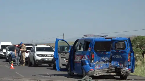 Ticari araç jandarma aracına çarptı! 1 uzman çavuş şehit oldu