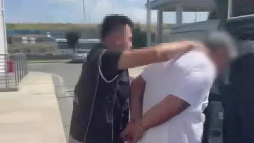 Göçmen kaçakçılığından aranan şüpheli havalimanında yakalandı