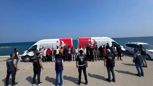 Hatay'da 21 yabancı uyruklu İl Göç İdaresi Müdürlüğüne götürüldü