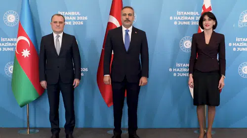 Dışişleri Bakanı Fidan, mevkidaşları Botchorishvili ve Bayramov ile bir araya geldi
