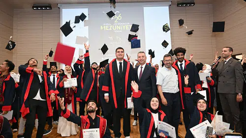 Kahramanmaraş’ta okuyan Uluslararası öğrenciler mezuniyet coşkusu yaşadı