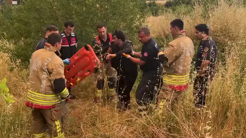 Çukura düşen düzensiz göçmen itfaiye ekiplerince kurtarıldı