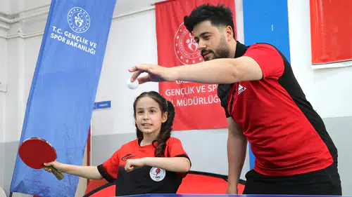 Milli takım antrenörü baba, kızını ay-yıldızlı formaya hazırlıyor