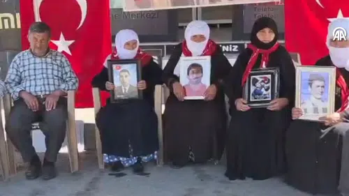 Muşlu aileler DEM Parti önündeki eylemlerini sürdürüyor