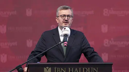İletişim Başkanı Duran, “Bize doğruyu gösterebilecek bir çizgi lazım”