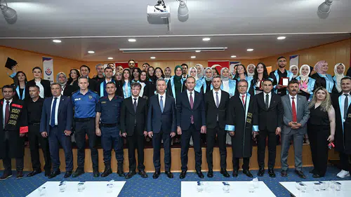 KSÜ Afşin Sağlık Yüksekokulunda mezuniyet coşkusu yaşandı