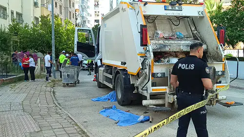Adana'da çöp kamyonunun çarptığı yaya olay yerinde can verdi