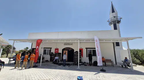 Depremlerin ardından 129'uncu cami ibadete açıldı