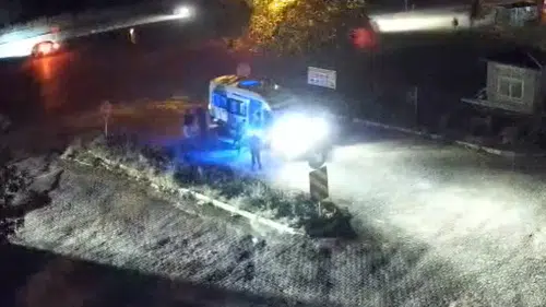 Otomobille motosikletin çarpıştığı kazada 2 kişi öldü, 1 yaralı