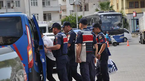 Silifke Belediyesine yönelik operasyonda Başkan ve 17 şüpheli gözaltına alındı