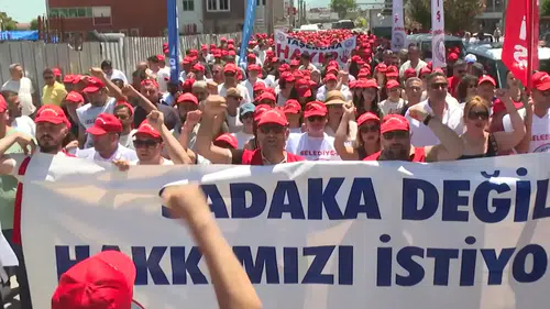 TİS görüşmelerinden sonuç alamayan Büyükşehir Belediyesi işçileri iş bıraktı