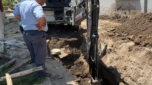 Toprak kayması sonucu 1 işçi göçük altında kaldı