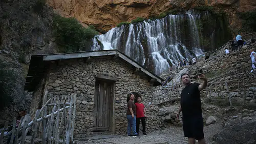 Kapuzbaşı Şelaleleri'ndeki asırlık değirmen ziyaretçilerini ağırlıyor