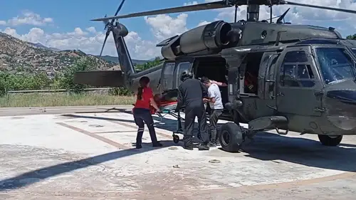 Engerek yılanının ısırdığı kişi askeri helikopterle hastaneye ulaştırıldı