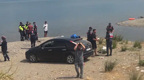 İznik Gölü'ne girdikten sonra kaybolan 2 kişi aranıyor