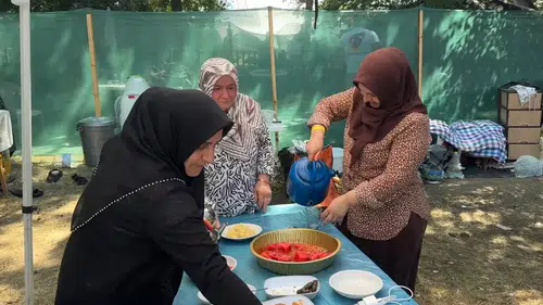 Pehlivan anneleri evlatlarını er meydanında da yalnız bırakmıyor