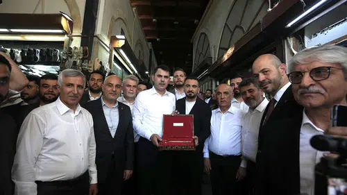 Bakan Kurum'a Kahramanmaraş'ta sembolik anahtar verildi