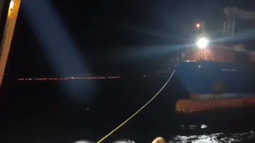Çanakkale Boğazı'nda arızalanan gemi güvenli bölgeye demirletildi