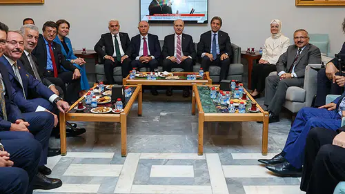 TBMM Başkanı Kurtulmuş, muhalefet ve iktidar kulislerini ziyaret etti