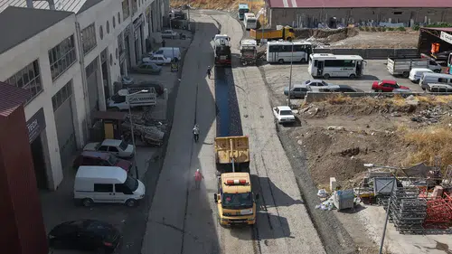 Kahramanmaraş Karma Sanayi Sitesi ve Elbistan’da asfalt seferberliği