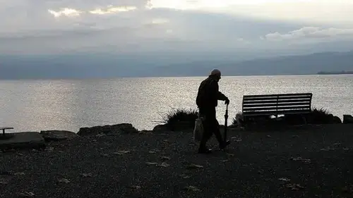Kalabalık sokaklar, kimsesiz insanlar! Yalnızlık sorunu derinleşiyor