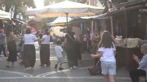 Asırlık çantı evlerinin bulunduğu tarihi mahalle kadınların emeğiyle renkleniyor