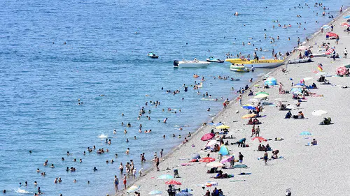 Sıcak hava nedeniyle sahillerde yoğunluk yaşandı