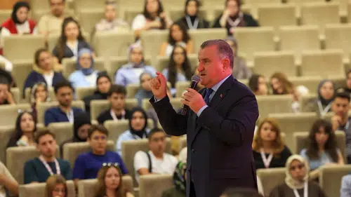 Gençlik ve Spor Bakanı Bak: “Yapmak istediğinizin peşinden koşun”