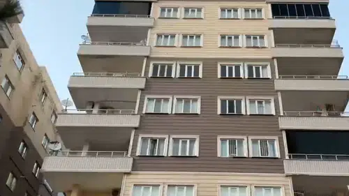 Balkondan düşen kadın hayatını kaybetti