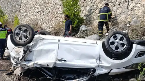 Adana'da dere yatağına devrilen otomobildeki 2 kişi öldü, 1 yaralı