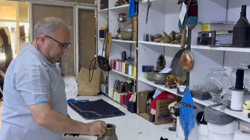 Yozgatlı terzi antika tutkusunu dükkanında yaşatıyor