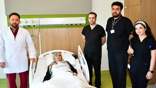 Hastanın karnından yaklaşık 20 kilogramlık tümör çıkarıldı