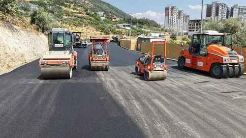 Kahramanmaraş’ta asfalt seferberliği hız kesmiyor 4 ilçede yol mesaisi