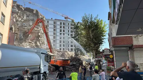 Bahçelievler'de 4 katlı bina çöktü