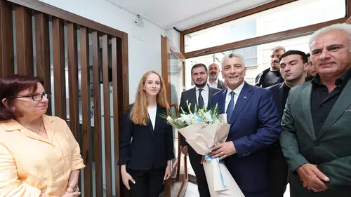Ticaret Bakanı Bolat, Sarp Gümrük Kapısı'nda incelemelerde bulundu