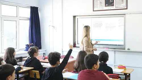 Öğretmenlere derste cep telefonu yasağı!