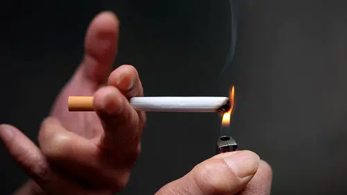 Sigarayı balkonda içmek de çocuğu korumuyor