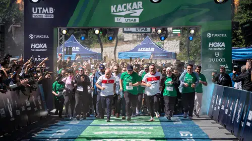 Bakan Bak, Kaçkar By UTMB'nin startını verdi, 4 km koştu