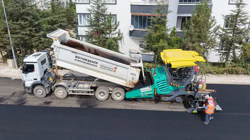 Kahramanmaraş’ta asfalt seferberliği hız kesmiyor: 18 noktada çalışma