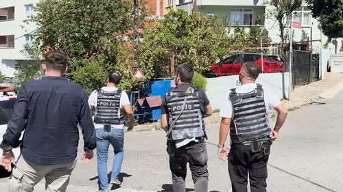 Ev sahibi-kiracı anlaşmazlığında silahlar çekildi