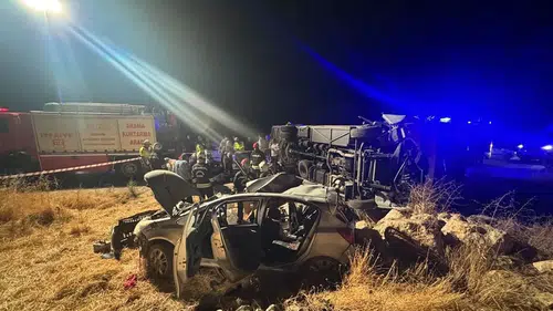 Gaziantep'te meydana gelen feci kazada 7 kişi öldü, 13 kişi yaralandı