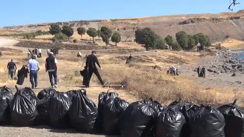 Van Gölü kıyısındaki temizlik etkinliğinde 4 ton çöp toplandı