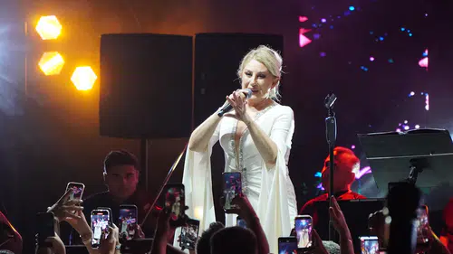 Muazzez Ersoy, Manavgat'ta muhteşem bir konserle sevenleriyle buluştu!